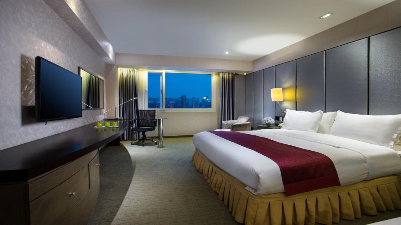 Holiday Inn City Centre Harbin Exterior photo